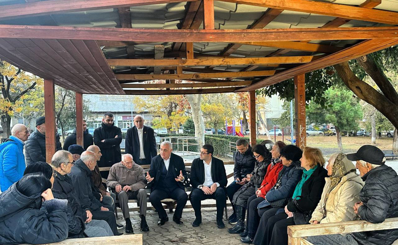 "ის მიზერი პენსია არაფერშია საკმარისი, ამიტომ 1 000 ლარამდე უნდა გავზარდოთ" - მამუკა ხაზარაძე პენსიონრებს შეხვდა