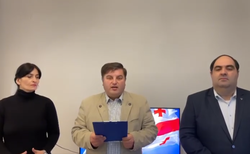 ამბროლაურის მუნიციპალიტეტის საკრებულოს ფრაქცია ენმ სამმა წევრმა დატოვა 
