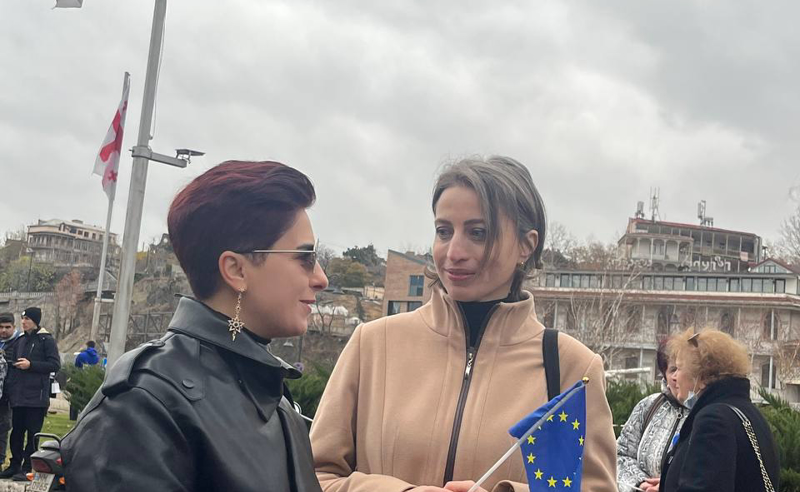 "შენი ხმა ევროკავშირს" - მარტის აქციების სიმბოლო ნანა მალაშხია და ლაზარეს დედა ერთად მარშზე