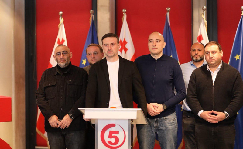 "არ ვაპირებთ პოლიტიკურ ფარსში მონაწილეობას" - ეძგვერაძის დედა საგამოძიებოში დაიბარეს