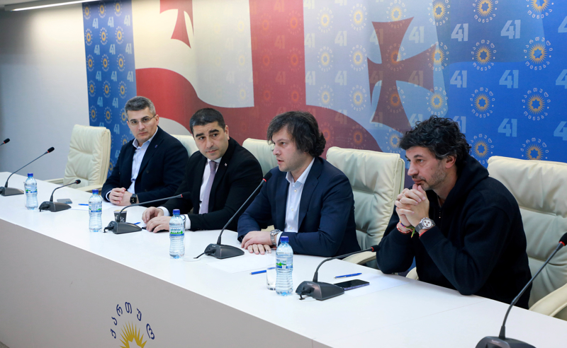 "ოცნებამ" კონტრაქტი გააფორმა მოშე კლუგჰაფტთან და მირი მიქაელთან, როგორც საარჩევნო პერიოდში სტრატეგიულ მრჩევლებთან