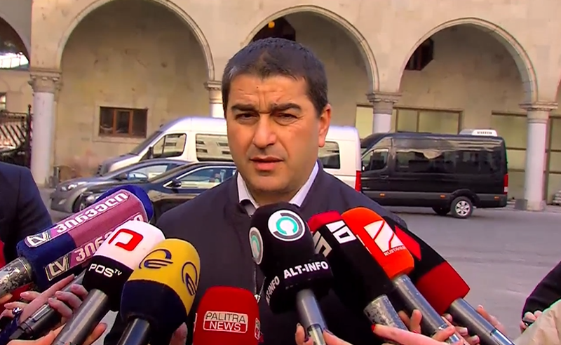 შალვა პაპუაშვილი მაგნიცკის სიის ავტორს პოლიტიკურ კორუფციაში ადანაშაულებს