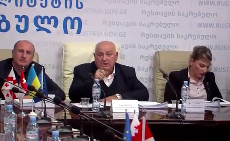 "ანომალიურ ბიუჯეტს ამტკიცებთ" - ხმაური რუსთავის საკრებულოში