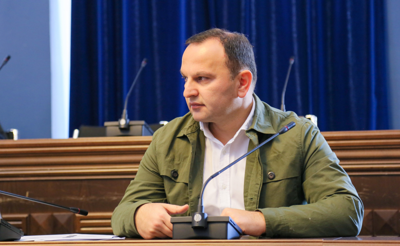 მანჯგალაძე: „ხალხის ძალას“ ამ პროცესში არანაირი როლი არ აქვს, პირიქით, „ქართული ოცნება“ და „ხალხის ძალა“ ევროპაში ინტეგრაციას ხელს უშლიან