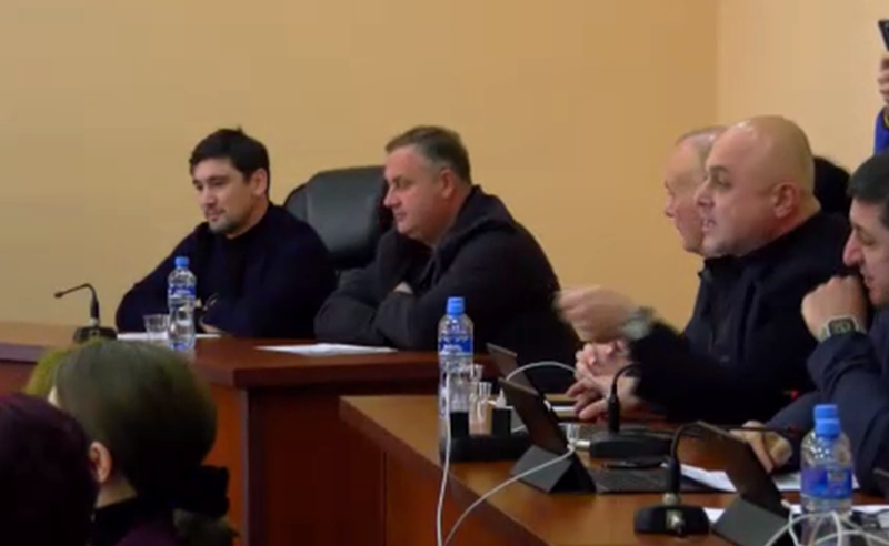 ხმაური გორის საკრებულოში - დაპირისპირება სხდომაზე 2024 წლის ბიუჯეტის განხილვას მოჰყვა