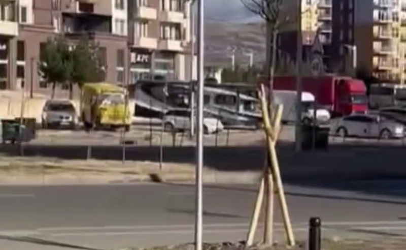 ვარკეთილში ნაგვის ურნები ქარს მიაქვს - ვიდეო