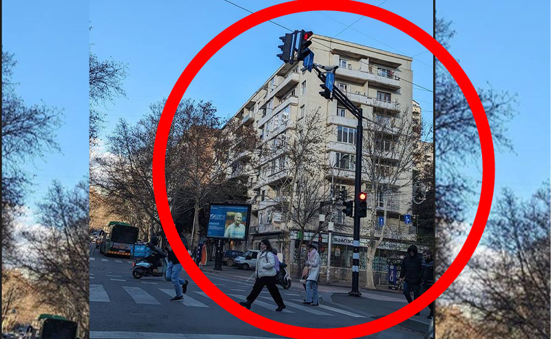 ქარმა ალექსანდრე ყაზბეგის გამზირზე შუქნიშანი მოატრიალა (ფოტო)