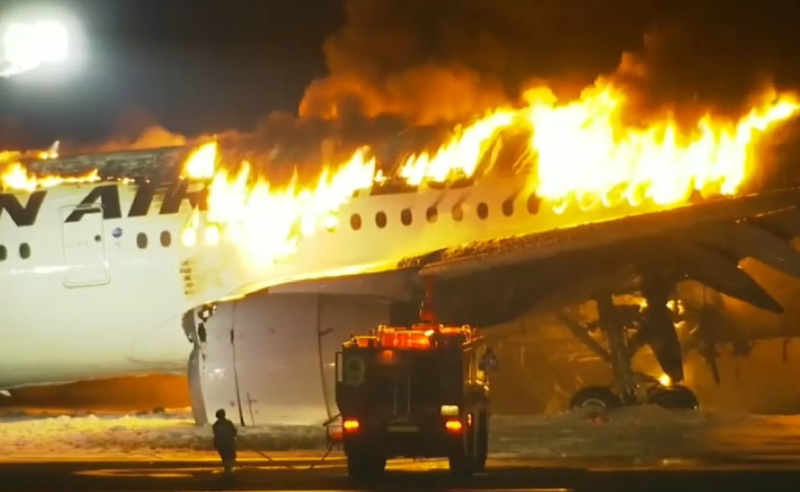ტოკიოში, ჰანედას აეროპორტში სამგზავრო თითნფრინავს ცეცხლი გაუჩნდა