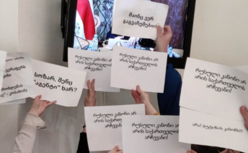 საკონსტიტუციომ მედიისა და გამოხატვის თავისუფლების საკითხებზე კონსტიტუციური სარჩელები არსებითად განსახილველად მიიღო