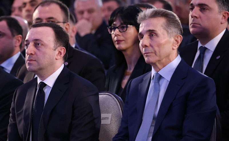 "ოცნების" პირობებში ივანიშვილი პრეზიდენტი, მეფე და პრემიერის უფროსია - რამ აიძულა ოლიგარქი ჩრდილიდან გამოსულიყო