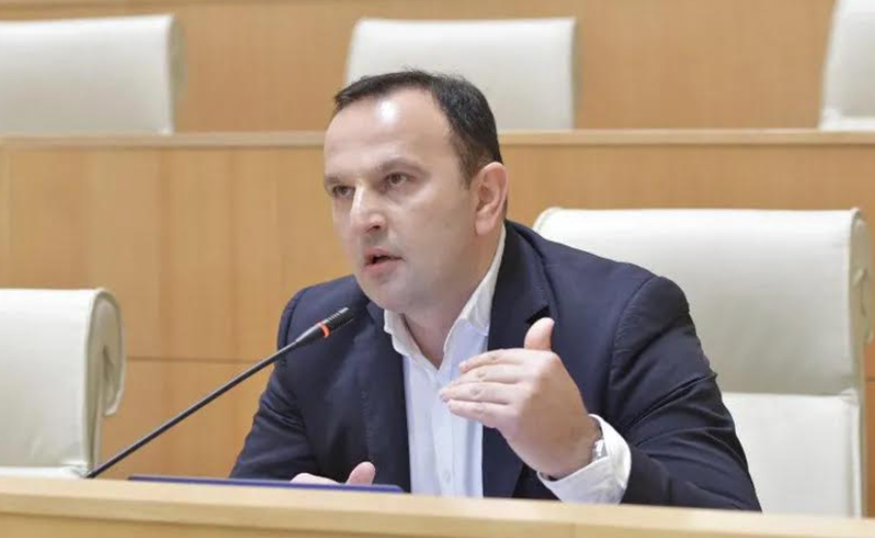 მანჯგალაძე პაპუაშვილს - მესმის, უჭირს "ოცნებას”, მაგრამ ყველაფერი არ უნდა იკადროთ, რაღაც უნდა დატოვოთ წმინდა და ხელშეუხებელი
