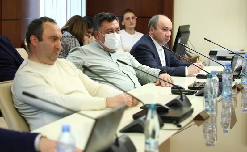 წლობით გაჭიანურებული სასამართლო დავები - "კლანის" ბოსები მოსამართლეების ვაკანტურ პოსტებზე არავის ნიშნავენ