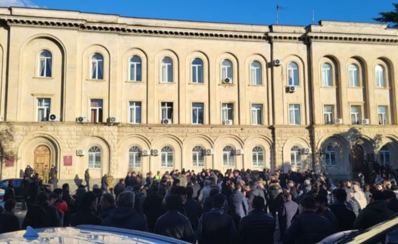 აფხაზეთში საწვავის ბაზრის მონოპოლიზაციის წინააღმდეგ აქცია მიმდინარეობს