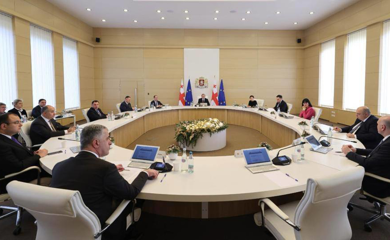 ღარიბაშვილი კონსტიტუციის და რეგლამენტის დარღვევაშია მხილებული - მთავრობა განკარგულებებს მალავს