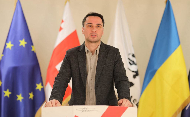 ივანიშვილის კორუფციულ-ოლიგარქიულ იერარქიაში წინაურდება კობახიძე და ახლა ის გაცილებით მეტს მოიპარავს მაშინ, როდესაც ღარიბაშვილი შეირგებს უკვე მოპარულს - ობილაძე