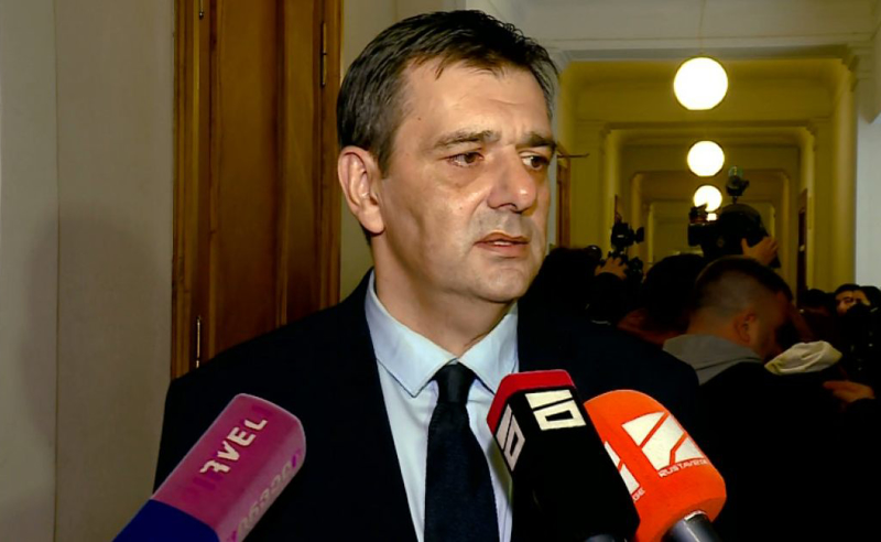 დაუწესეს თუ არ შეზღუდვები პარლამენტში შესვლაზე პრეზიდენტის საპარლამენტო მდივანს?