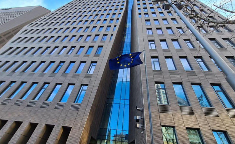 EU-ს წარმომადგენლობის ოფისში, ევროკომისიის წარმომადგენელი  „ოცნებისა“ და ოპოზიციის წარმომადგენლებს ხვდება