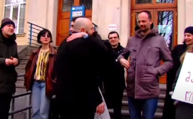 შეჩერდეს გამოსახლებები! - პატიმრობიდან გათავისუფლებული ლექტორები აქციაზე მივიდნენ
