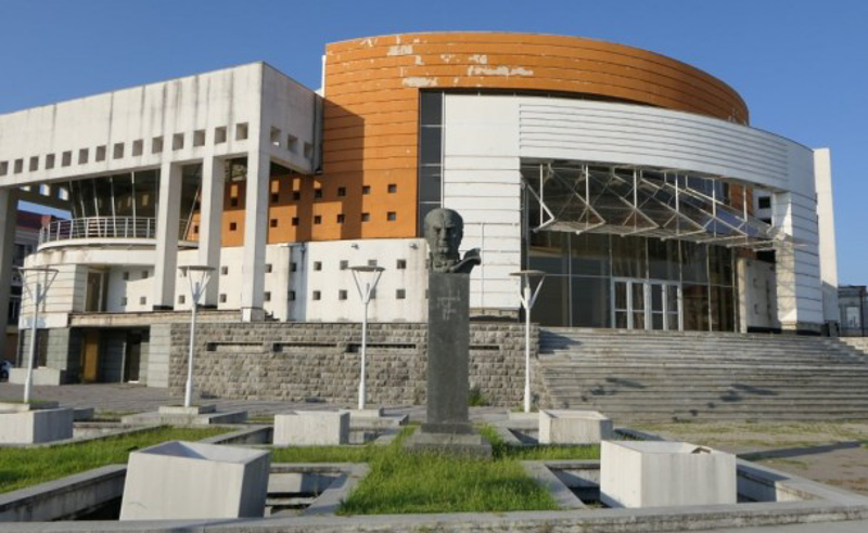წყალში გადაყრილი მლნ-ბი და დაუსრულებელი რემონტი ფოთის თეატრში - ოპოზიცია სავარაუდო კორუფციაზე ალაპარაკდა