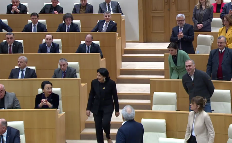 "ოცნება" პრეზიდენტს ფეხზე არც ამჯერად წამოუდგა 