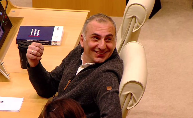 "ნაცებთან და ქოცებთან არ დავსხდებითო იძახის ხალხი, რომელიც ნაციც იყო და ქოციც" - ელისაშვილი