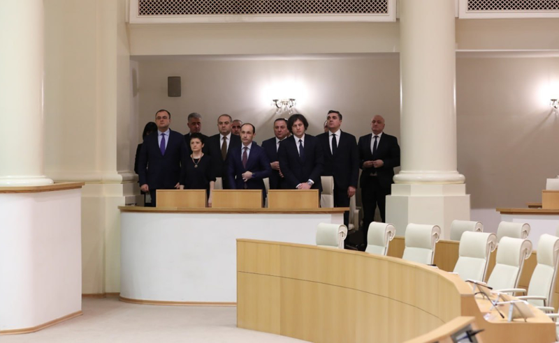 საქართველოს ახალი პრემიერი და მინისტრთა კაბინეტი რამდენიმე საათში ეყოლება