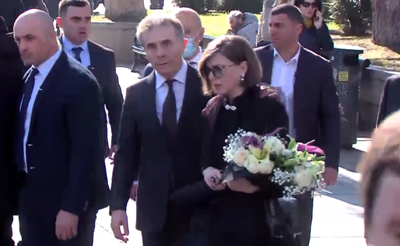 "რისთვის დასაჯეთ ღარიბაშვილი?"- დუმილის რეჟიმში მყოფი ივანიშვილი საჯაროდ გამოჩნდა