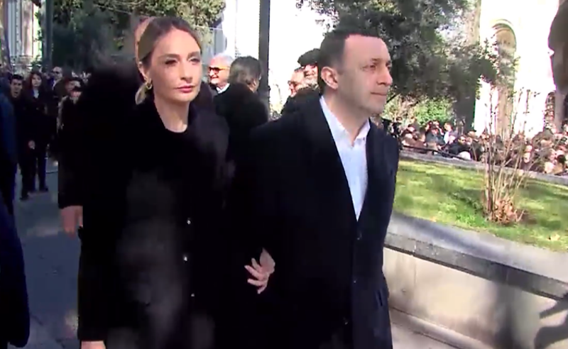 "რისთვის დაგსაჯათ ივანიშვილმა?" - გადამდგარი პრემიერის პირველი გამოჩენა საჯარო სივრცეში