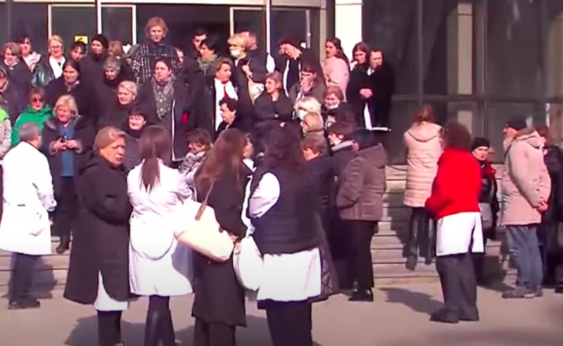 რესპუბლიკური საავადმყოფოს ექიმები აქციისთვის ემზადებიან - მედიკოსები ირაკლი კობახიძესთან შეხვედრას ითხოვენ