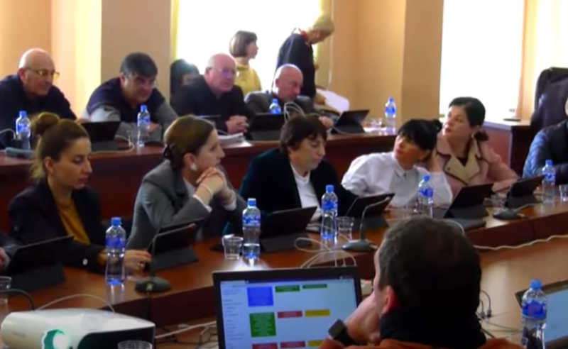 უფუნქციო და კონკურსების გარეშე შერჩეული საჯარო მოხელეები - შიდა აუდიტმა გორის მერიის აიპებში დარღვევები აღმოაჩინა