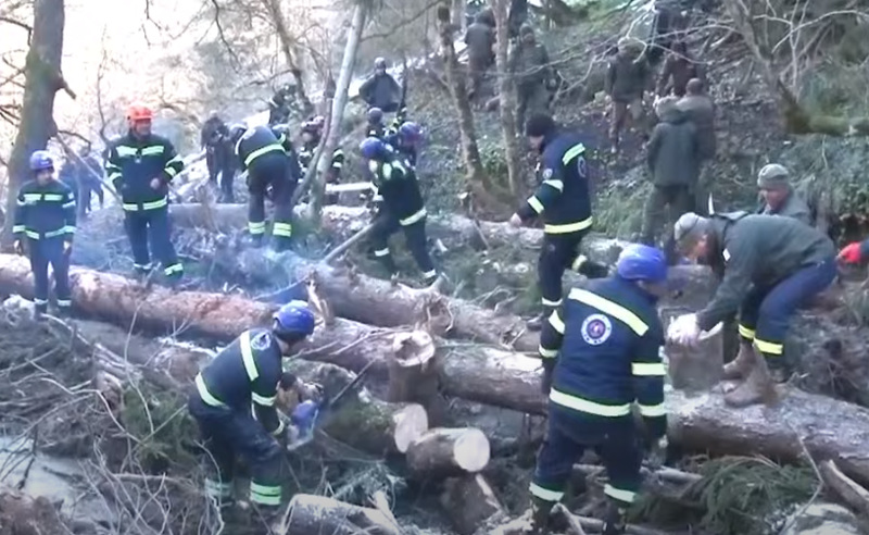 ხაშურში, სოფელ ტაშისკართან მთის ფერდი ჩამოიშალა 