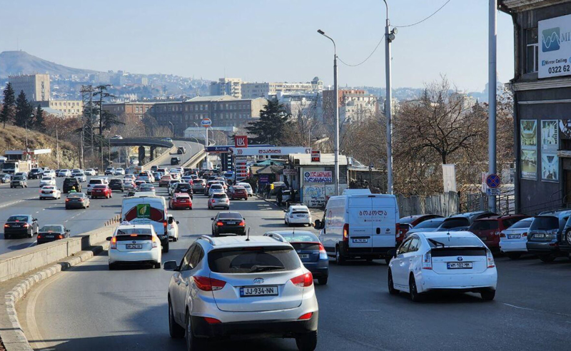 ლაგუნა ვერეს მიმდებარედ ბენზინგასამართ სადგურებს აიღებენ -  სანაპიროზე ჩამსვლელ გზაზე დამატებითი ზოლი მოეწყობა