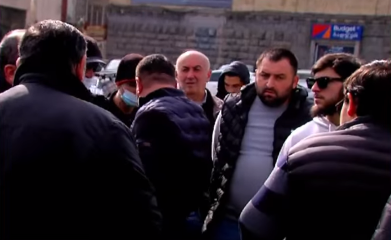 აკრძალვა 2013 წლამდე გამოშვებული ავტომობილების შემოტანაზე - ავტოიმპორტიორები მასშტაბურ პროტესტს აანონსებენ