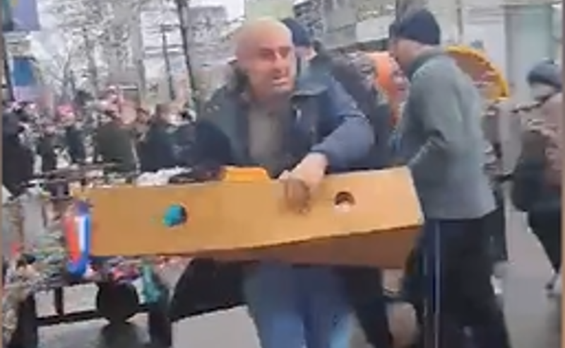 "მოცვივდნენ, ხელები დაამტვრიეს ქალებს, ზოგს გული წაუვიდა" - ნავთლუღის ბაზართან გარემოვაჭრეთა პროტესტი გრძელდება