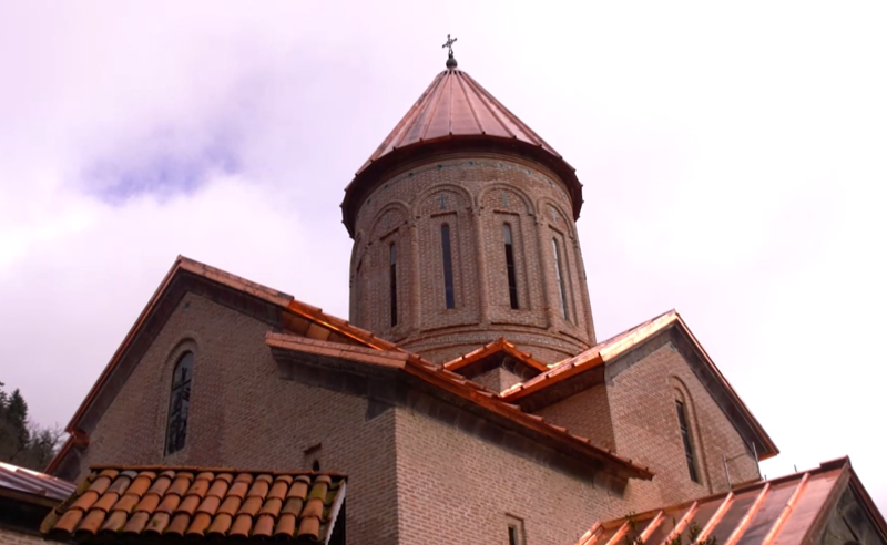 "ისტორიული სახურავი ნახვრეტებით არის სავსე, ეს გამოუსწორებელი ზიანია" - მეცნიერები ტიმოთესუბნის სამონასტრო კომპლექსზე