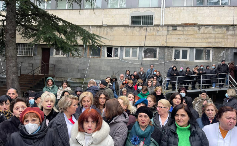 კობახიძესა და მედიკოსებს შორის შეხვედრა დასრულებულია - რა გადაწყვეტილება მიიღეს მხარეებმა?