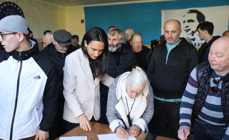  სააკაშვილის გათავისუფლების მოთხოვნით ხელმოწერების შეგროვება გურიაში გრძელდება