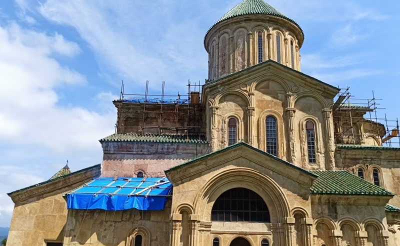 სოციალური სამართლიანობის ცენტრი: გელათში დამდგარი ზიანი სავარაუდო სამოხელეო დანაშაულის ნიშნებს შეიცავს