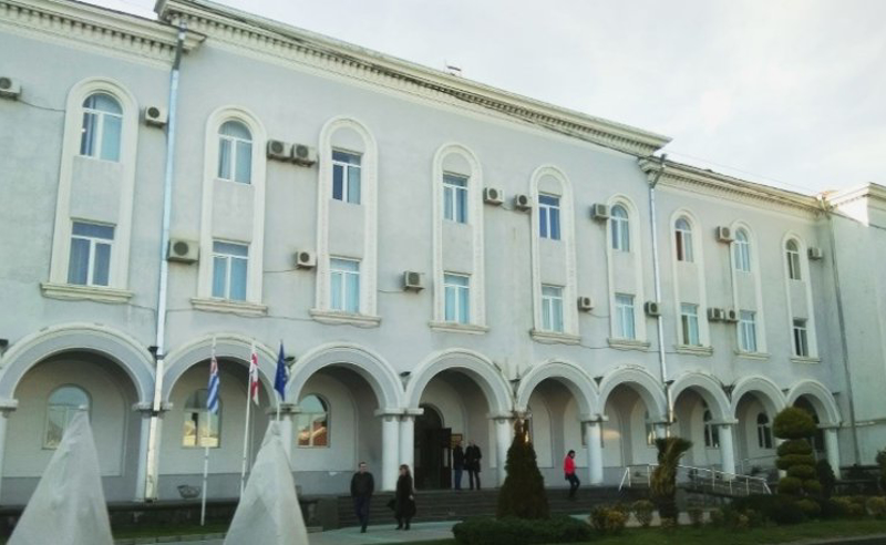 არამიზნობრივად გახარჯული ფული და საწვავი - ქობულეთის მერიაში მასშტაბური დარღვევები აღმოაჩინეს