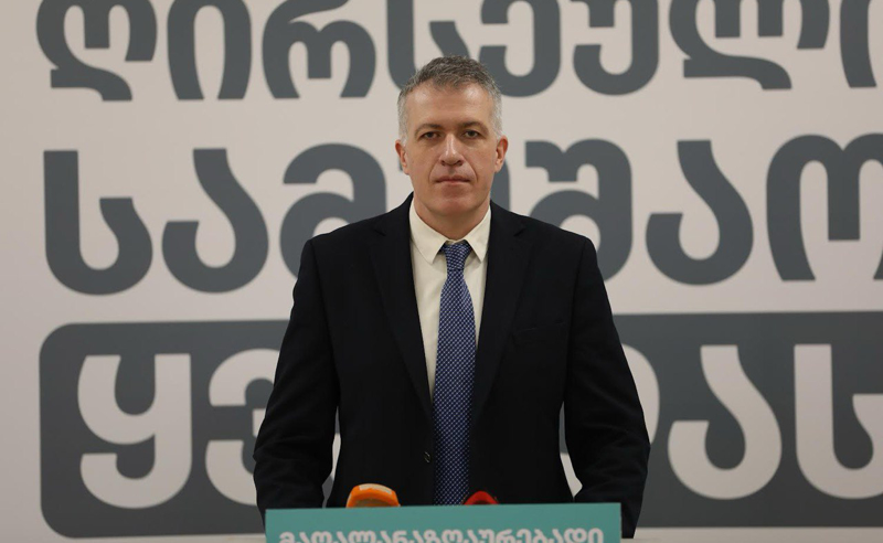 რატომ გარბის ათასობით ქართველი ქვეყნიდან? - ჩიხლაძემ მდინარაძეს მიმართა