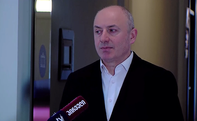 კოსტუმს როგორ გამოიცვლის კაბინეტში, თქვენთვის რატომაა საინტერესო? - მაჭარაშვილი პაპუაშვილზე