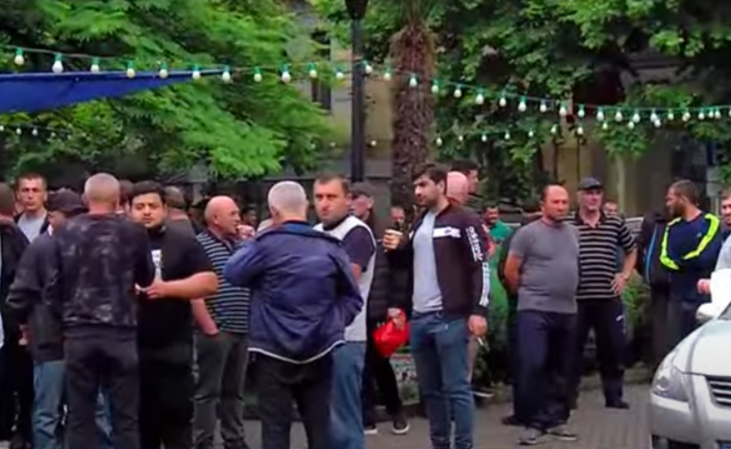 დანგრეული სახლები და დამეწყრილი ეზოები - სოფელ შუქრუთის მოსახლეობა "ჯორჯიან მანგანეზს" ზარალის ანაზღაურებას სთხოვს