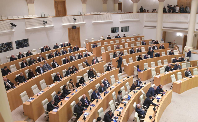 ვინ მფარველობს ნარკორეაილზატორებს, რატომ გაძვირდა ცხოვრება და რატომ გარბის ხალხი საზღვარგარეთ? - ხმაური პარლამენტში 