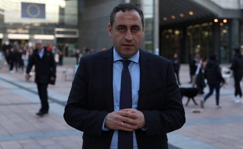 ვაშაძე ივანიშვილს: ასობით ათას ჩვენს თანამემამულეს ფასების ზრდის და შემოსავლის შემცირების გამო უწევს ქვეყნიდან წასვლა. რა დაგიშავათ ხალხმა?!
