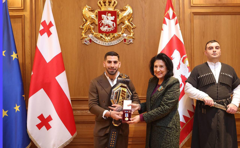 პრეზიდენტმა UFC-ის ქართველ ჩემპიონს ღირსების ორდენი გადასცა