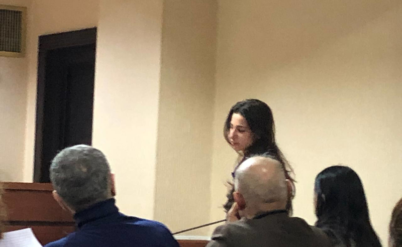 შეყვარებულის დაჭრაში ბრალდებული თავისუფალია - რა თქვა სასამართლოზე 28 წლის ქალმა