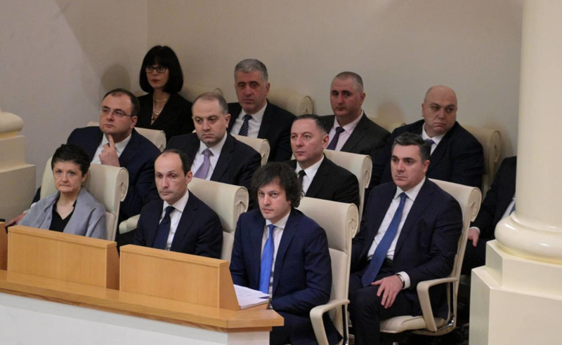 დავითაშვილის ორი მრჩევლის ჯამური ხელფასი 10 000 ლარამდეა - რამდენი მრჩეველი ჰყავს პრემიერს და სხვა მინისტრებს 