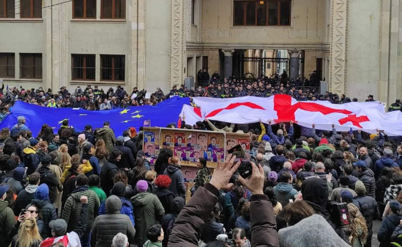 არ გაუვიდათ გასული წლის მარტში! არ გაუვათ ახლა! - "მწვანეები" "რუსულ კანონზე"