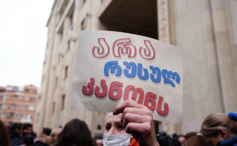 არა რუსეთს! არა რუსულ კანონს! - თავისუფლების მარშს ხელოვანებიც უერთდებიან 