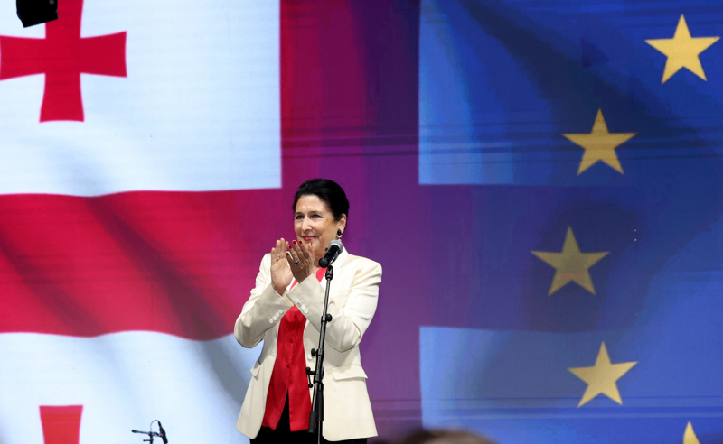მე ჩემი ხალხის გვერდით ვიქნები და არა ზემოთ - პრეზიდენტი